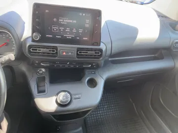 Car image 22