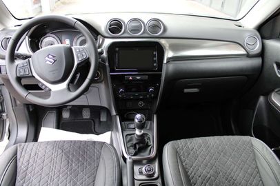 Car image 11