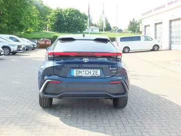 Car image 4