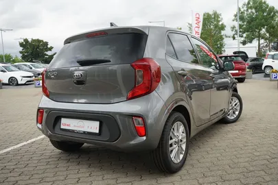 Car image 26