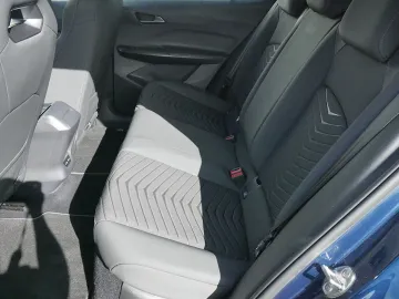 Car image 32