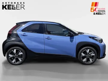 Car image 3