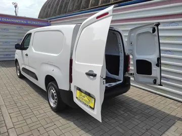 Car image 29