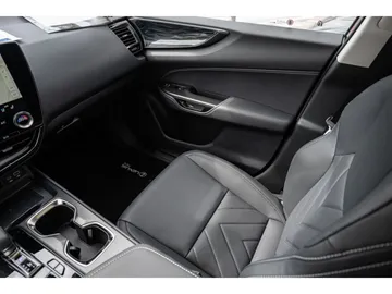 Car image 25