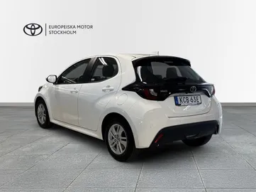 Car image 4