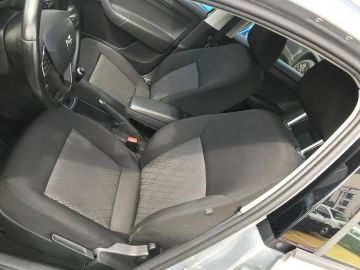 Car image 32