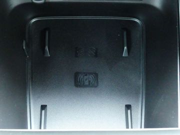 Car image 33