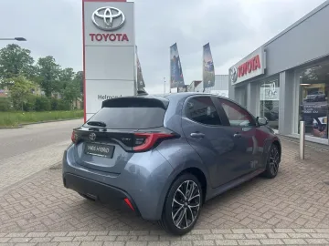 Car image 3