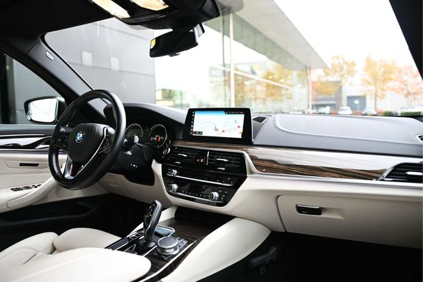 BMW 520i Luxury Line 135 kW image number 4