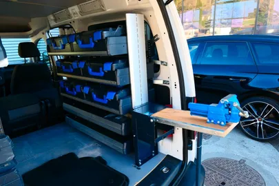 Car image 25
