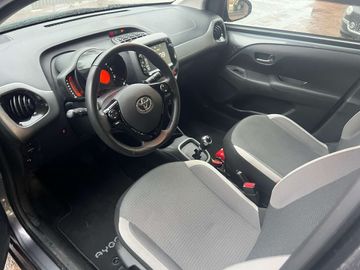 Car image 10