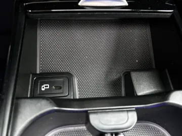 Car image 44