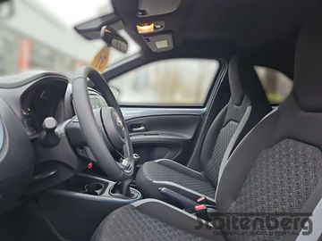 Car image 11