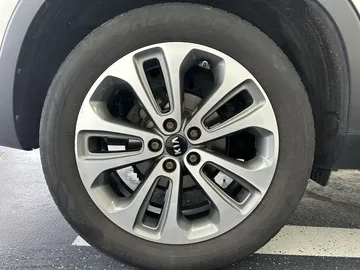 Car image 27