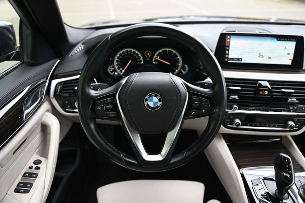 BMW 520i Luxury Line 135 kW image number 6