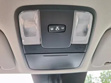 Car image 32