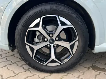 Car image 38