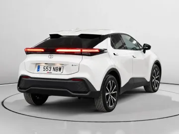 Car image 4