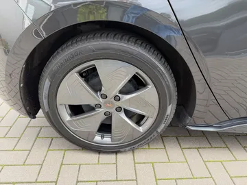 Car image 29