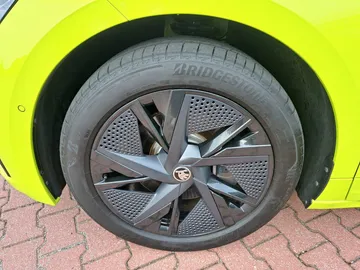 Car image 31