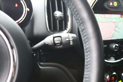 Car image 37