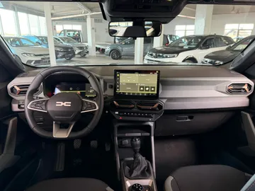 Car image 25