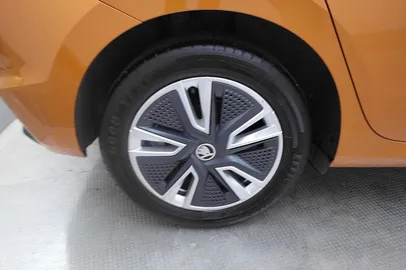 Car image 21