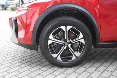 Car image 19