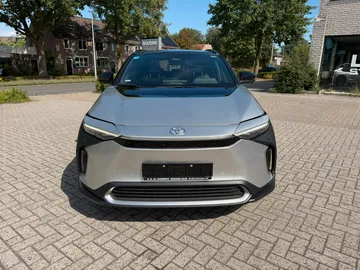 Car image 4