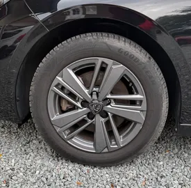 Car image 23