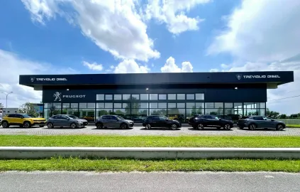 Car image 10