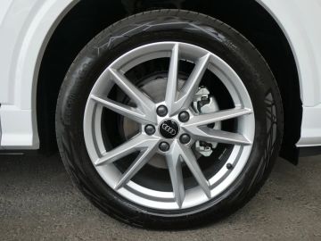 Car image 32