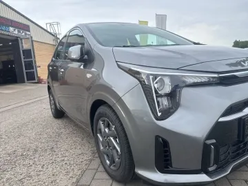 Car image 25