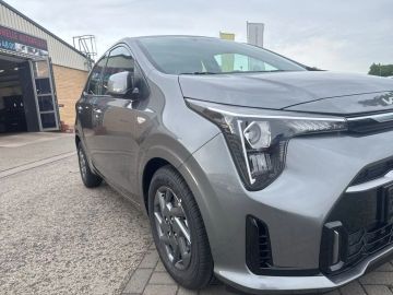 Car image 25