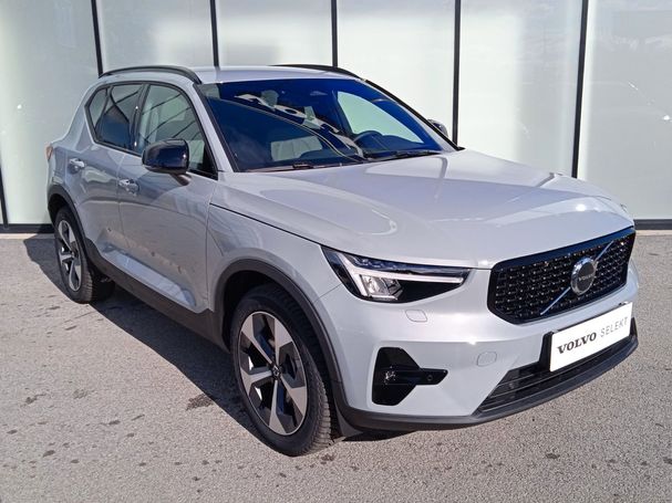 Volvo XC40 Plus Dark 145 kW image number 2