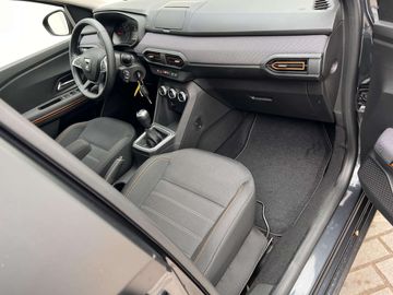 Car image 30