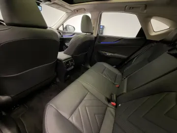 Car image 33