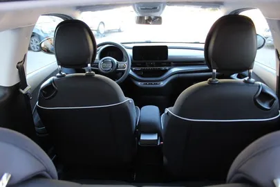 Car image 16