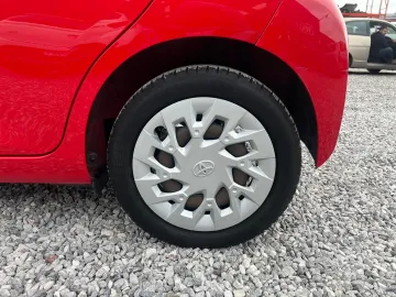 Car image 27
