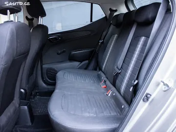 Car image 30