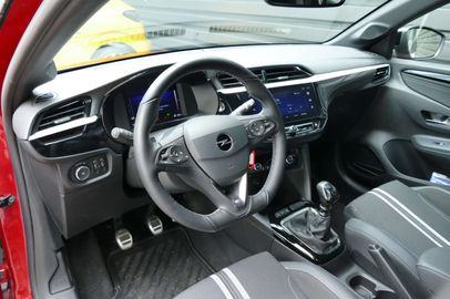 Car image 16