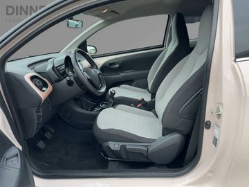 Car image 12