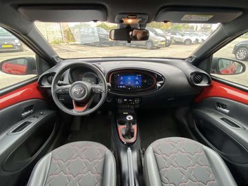 Car image 14