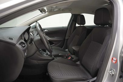 Car image 9