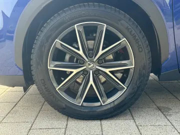 Car image 27
