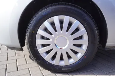 Car image 33