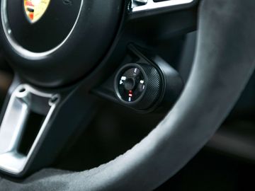 Car image 33