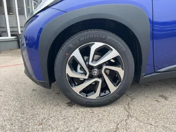 Car image 15
