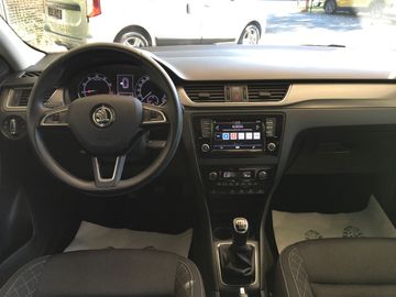 Car image 11