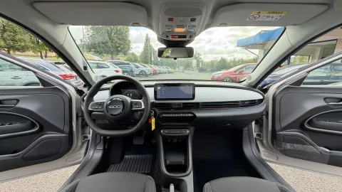 Car image 27